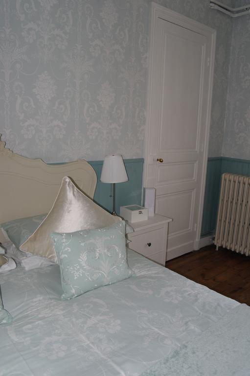 Le Chalet De Luxe Bed and Breakfast Saint-Séverin Habitación foto