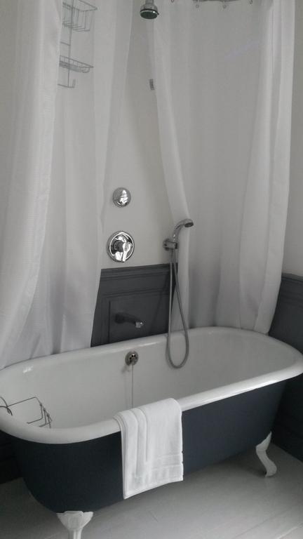 Le Chalet De Luxe Bed and Breakfast Saint-Séverin Habitación foto